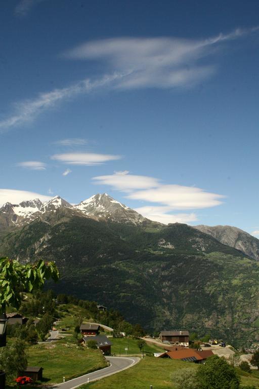 Hotel Alpenblick Zeneggen Quarto foto